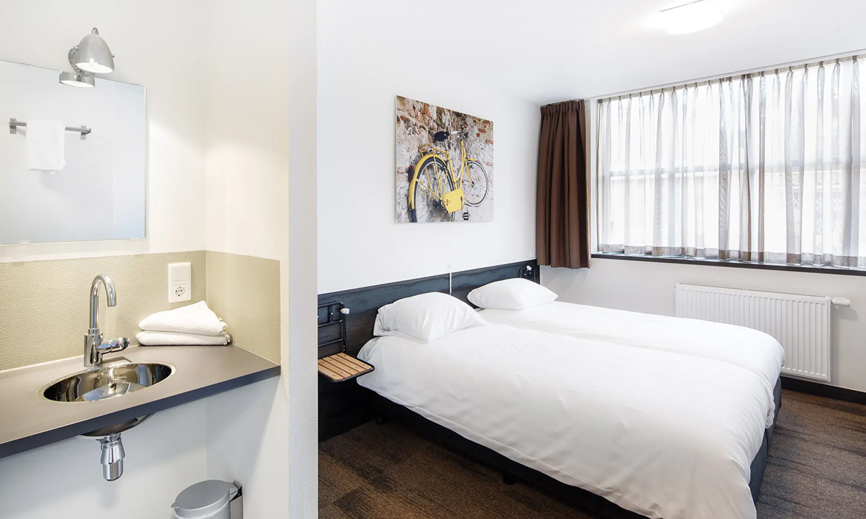 Hotel Blooker