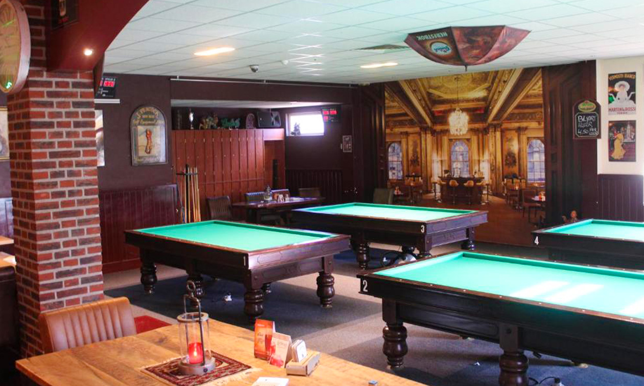 Hotel, café, biljartcentrum Pot