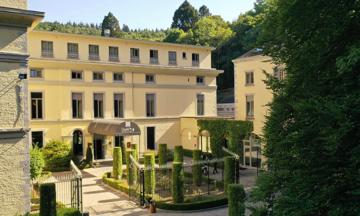 Hôtel Castel de Pont-à-Lesse