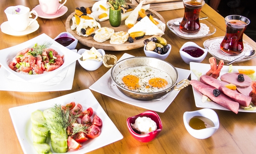 Mediterranes  Frühstück/Brunch für 2 + inkl. türkischem Tee