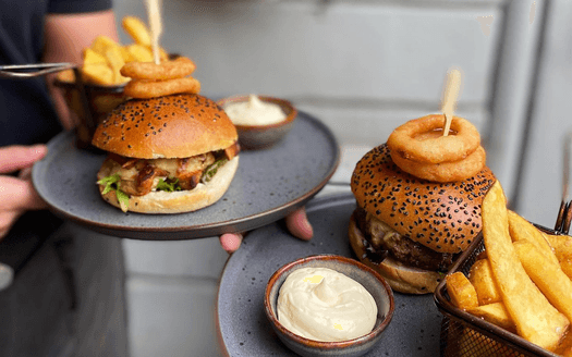 Burgermenu på Café Konrad