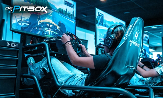 Racen (60 min), privé-pitbox afhuren (60 min) of pitstopchallenge bij De Pitbox