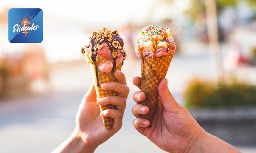 Frisches Waffelhörnchen + 3 Kugeln Eis + 2 Toppings nach Wahl in Mönchengladbach