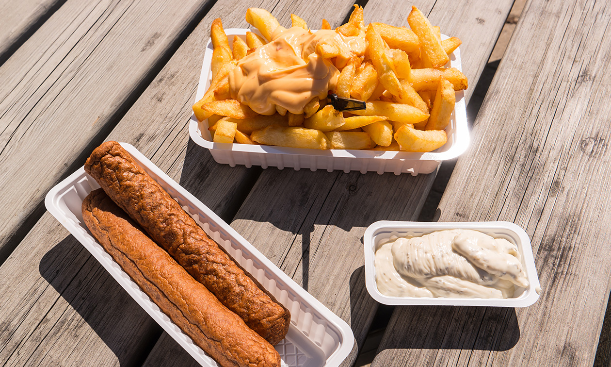Snackmenu met friet + frikandel + snack + saus naar keuze