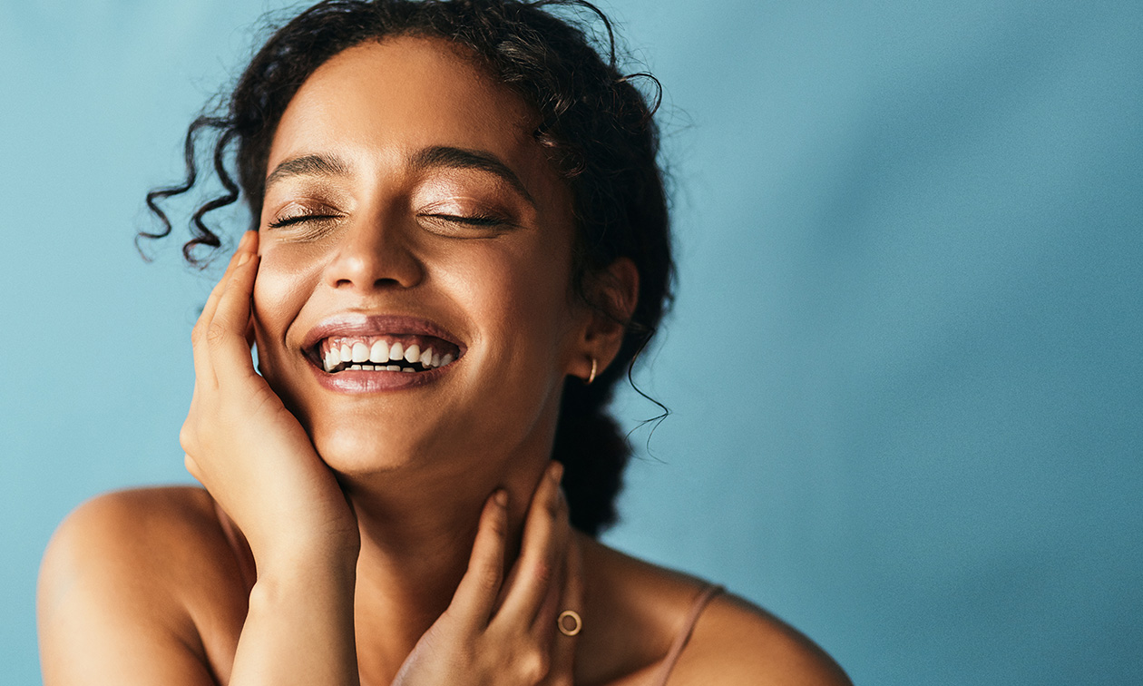 RF-microneedling-gelaatsbehandeling met zalm-DNA of exosomen