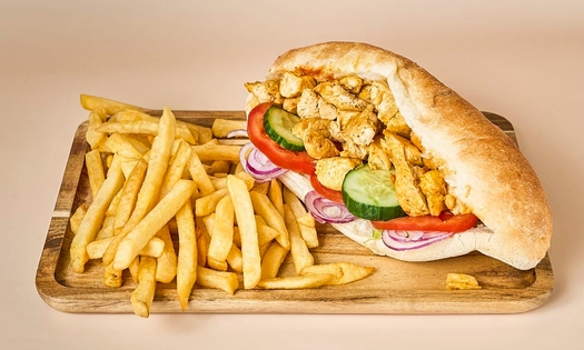 Hauptgericht nach Wahl + Pommes in Düsseldorf