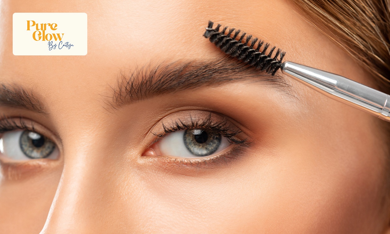 Wenkbrauw- of wimperbehandeling naar keuze