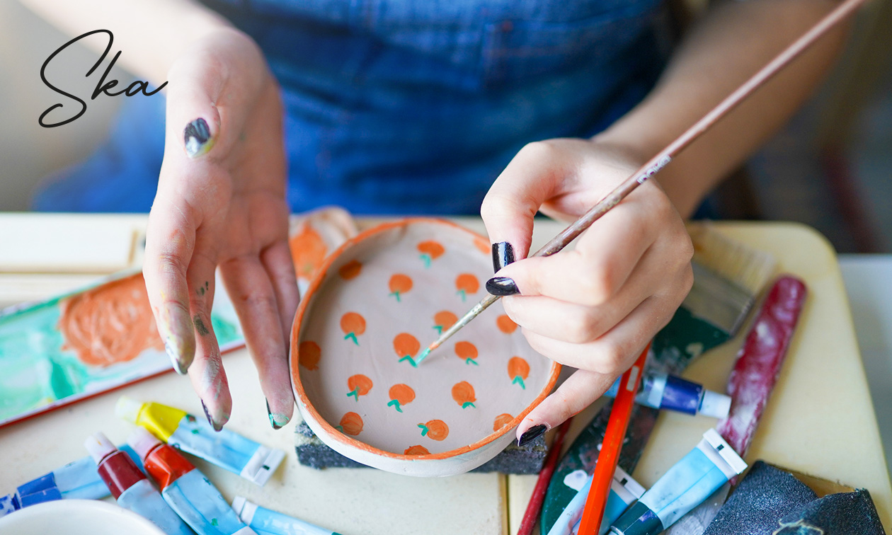 Workshop keramiek beschilderen (2 uur) + item(s) naar keuze + koffie/thee