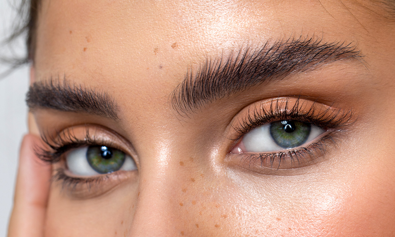 Wenkbrauw- of wimperbehandeling naar keuze in hartje Leeuwarden