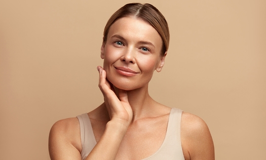 Hyaluron Lifting Facial (75 Minuten) inkl. Mesotherapie, LED-Gesichtsmaske + mehr