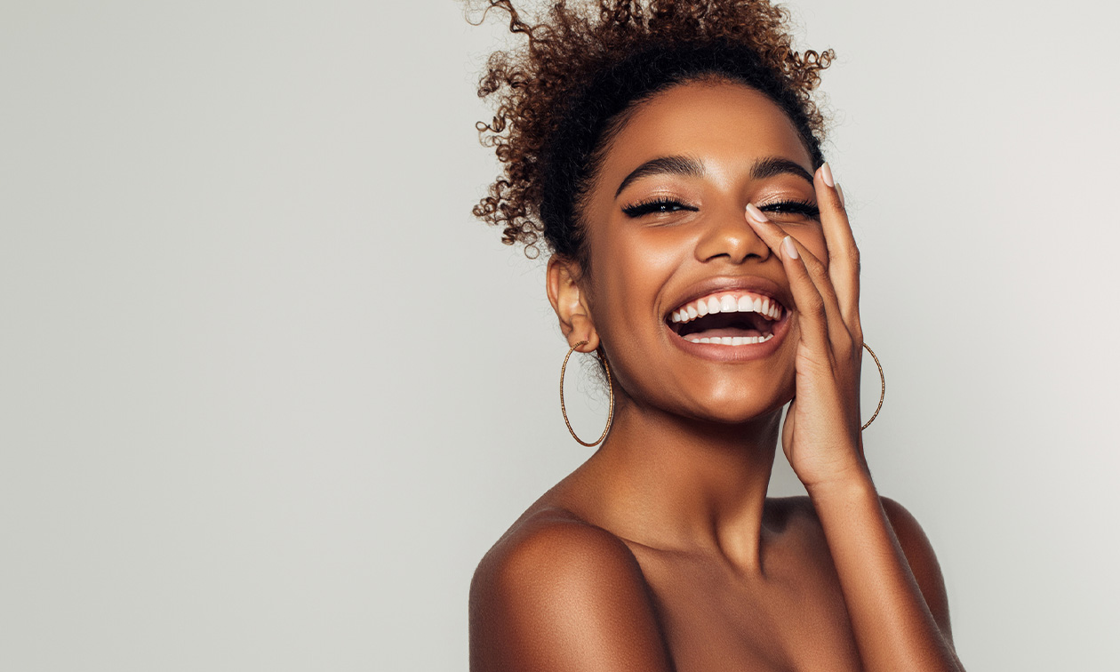 Wimpern- und Augenbrauenzupfen oder -Lifting inkl. Färben